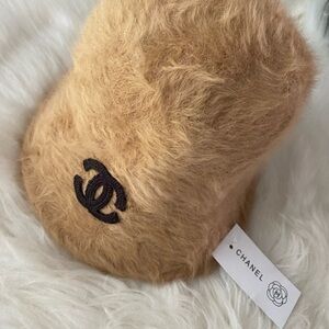 Fashion logo fur camel bucket hat